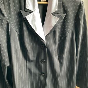 Suits Us 2 Piece Women’s Suit